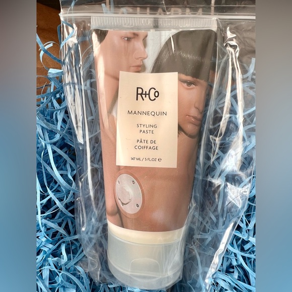 R+Co Mannequin Styling Paste - Picture 1 of 8
